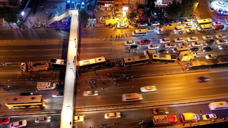 İstanbul Avcılar'da 4 metrobüs çarpıştı: 85 yaralı