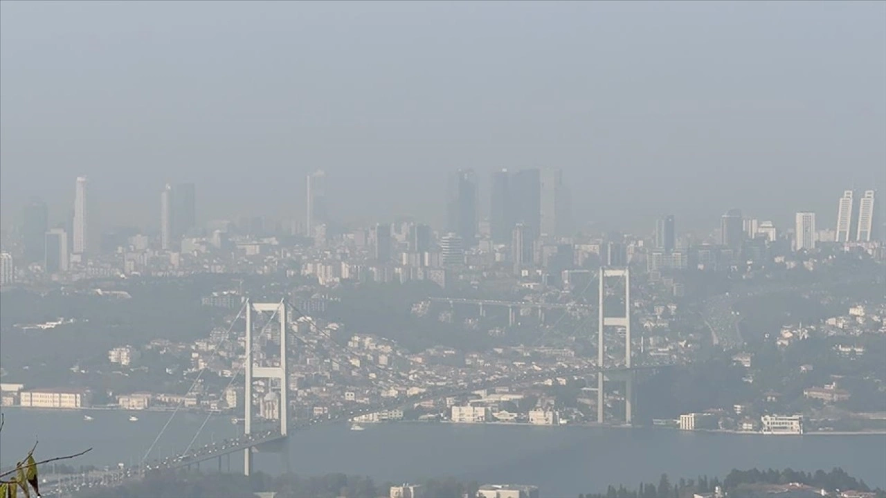 İstanbul Boğazı ve çevresinde sis etkili oldu