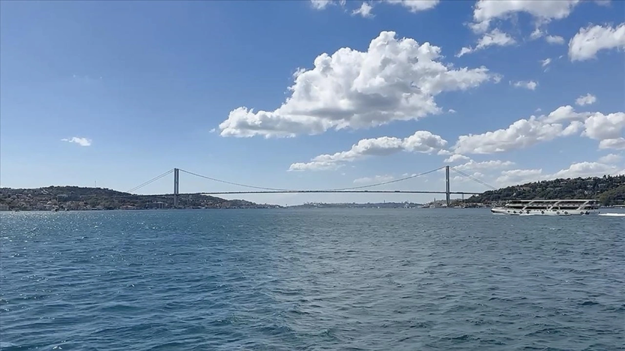 İstanbul Boğazı, yedekli gemi geçişi nedeniyle çift yönlü olarak gemi trafiğine kapatıldı