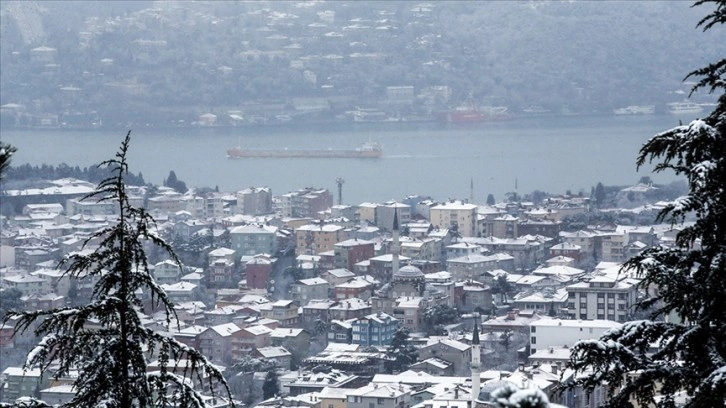 İstanbul Boğazı'nda gemi geçişleri çift yönlü askıya alındı