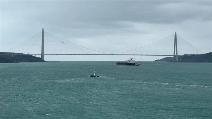 İstanbul Boğazı'nda gemi trafiği geçici olarak durduruldu