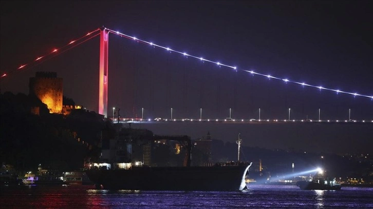 İstanbul Boğazı'nda gemi trafiği yeniden başladı