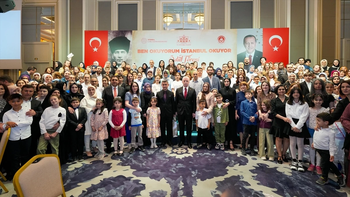 İstanbul'da 'Aileler Yarışıyor' kitap okuma yarışmasının ödül töreni düzenlendi