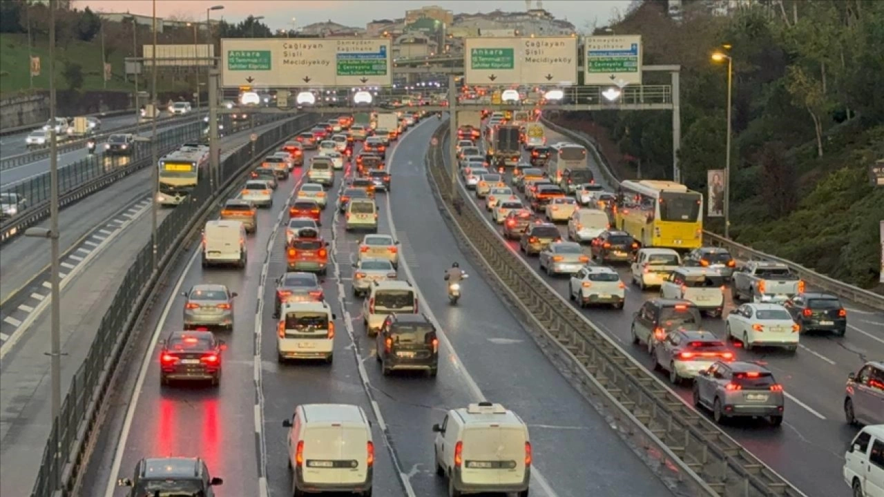 İstanbul'da akşam saatlerinde trafik yoğunluğu yüzde 85'e çıktı
