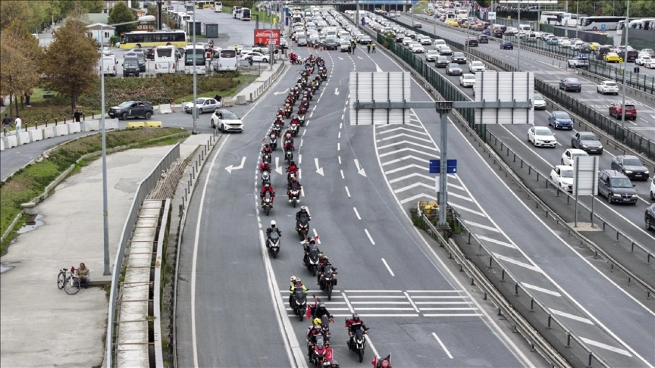 İstanbul'da arama kurtarma ekipleri "Gazze'ye Özgürlük Konvoyu" düzenledi