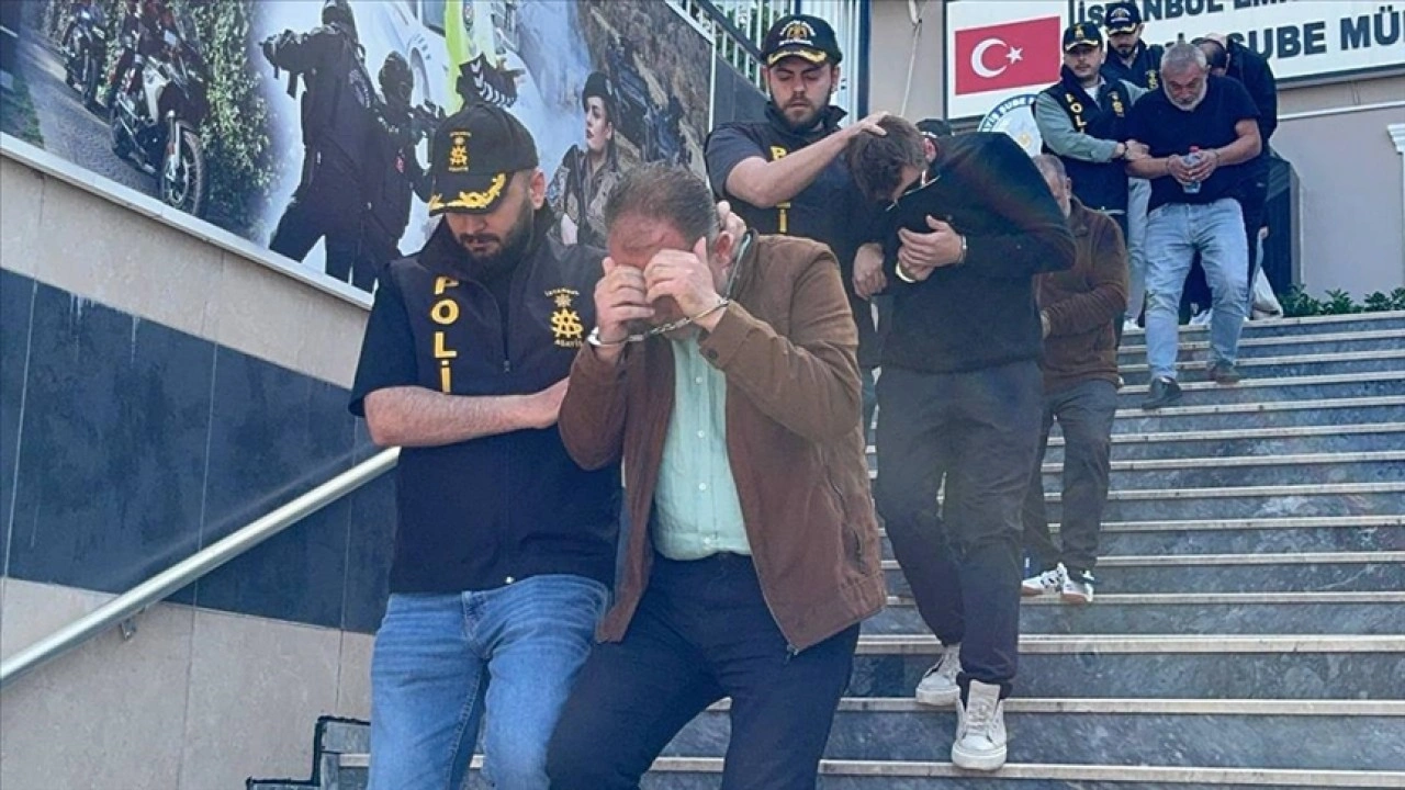 İstanbul'da "change" araçlara eksperde kusursuz raporu çıkartıp satan 9 şüpheli yakal