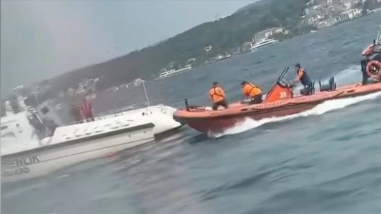 İstanbul'da denize düşen çocuğun kurtarılma anı kamerada