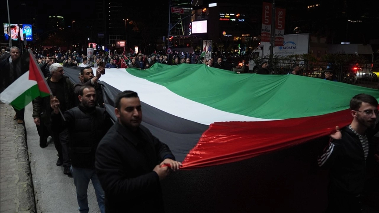 İstanbul'da Gazze'ye destek yürüyüşü düzenlendi