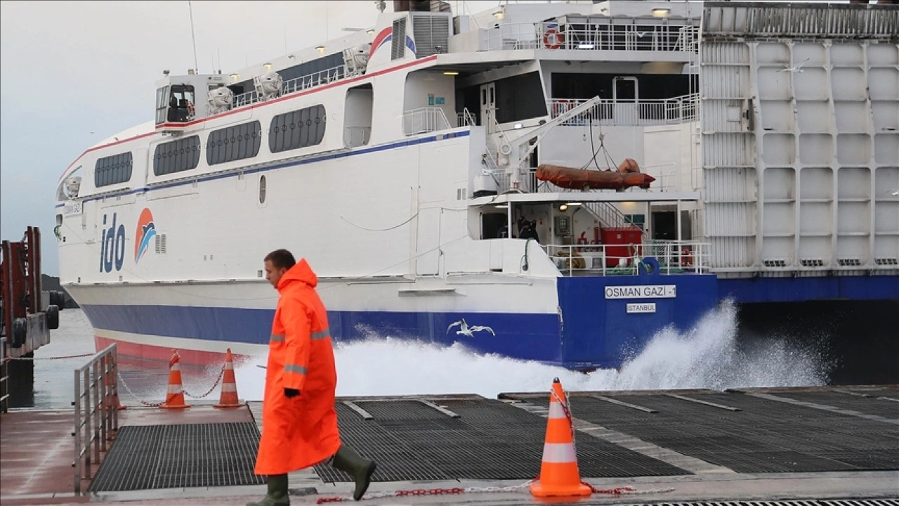 İstanbul'da olumsuz hava şartları sebebiyle deniz ulaşımında aksama