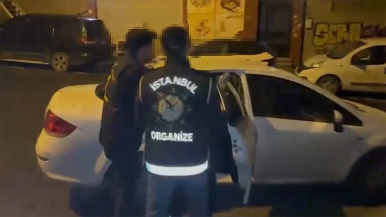 İstanbul'da organize su&ccedil; &ouml;rg&uuml;tlerine y&ouml;nelik operasyonda 10 zanlı yakalandı