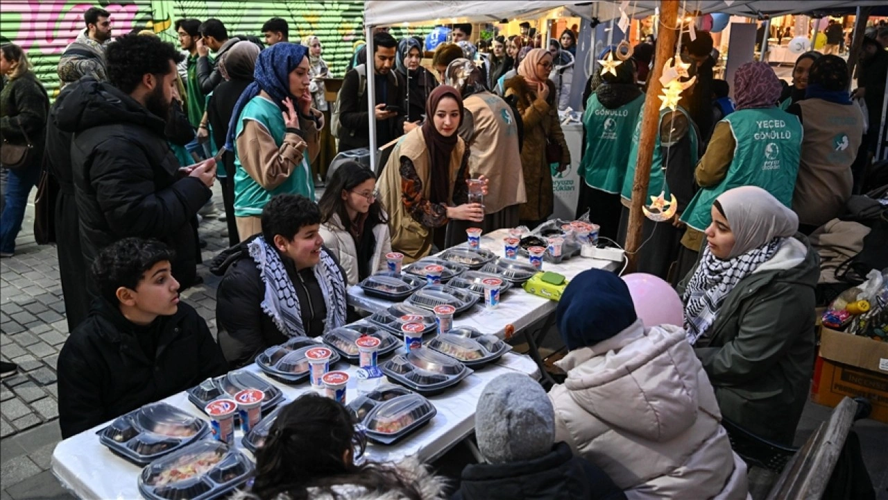 İstanbul'da STK'lerden "15 Ramazan D&uuml;nya Yetimler G&uuml;n&uuml;" programı