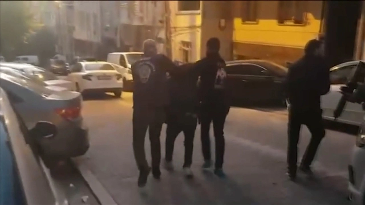 İstanbul'da terör örgütü DEAŞ operasyonunda 11 şüpheli yakalandı
