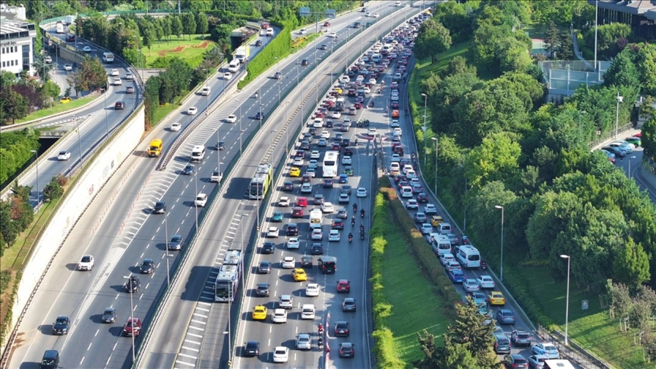 İstanbul'da trafik yoğunluğu yüzde 74'e çıktı