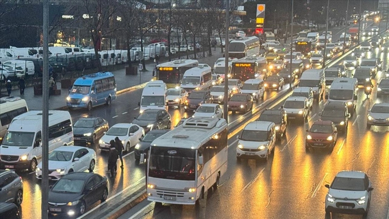 İstanbul'da trafik yoğunluğu y&uuml;zde 81'e kadar &ccedil;ıktı