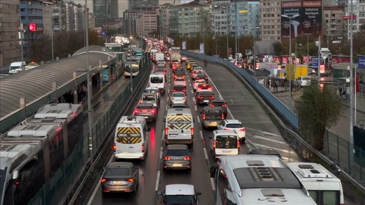İstanbul'da trafik yoğunluğu yüzde 90'a ulaştı