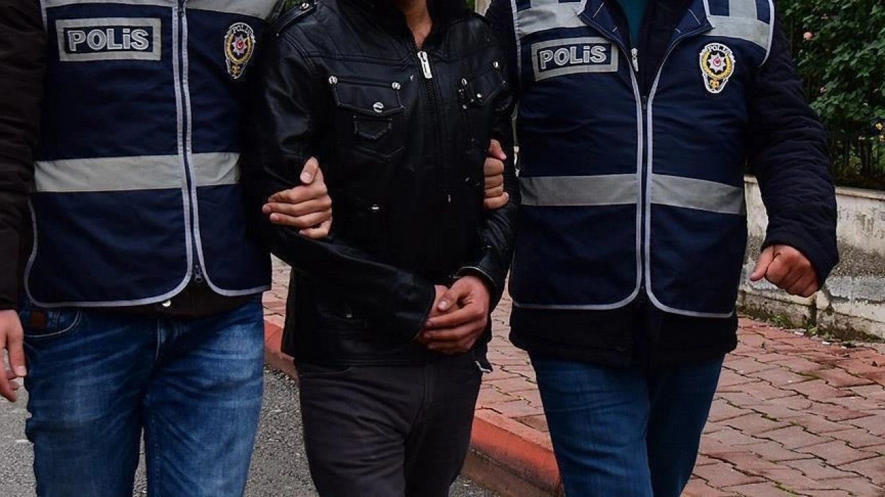 İstanbul'da "uyuşturucu ticareti ve kara para aklama" soruşturmasında 19 zanlı yakala