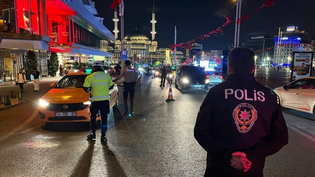 İstanbul'da yapılan polis uygulamasında 1192 kişi gözaltına alındı
