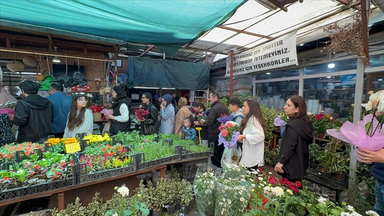 İstanbul'daki çiçekçilerde Anneler Günü hareketliliği