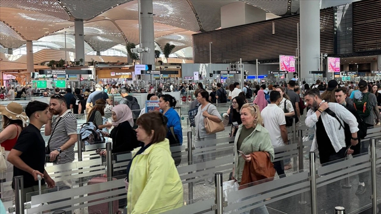 İstanbul'daki havalimanlarında uçan yolcu sayısı Türkiye nüfusunu aştı
