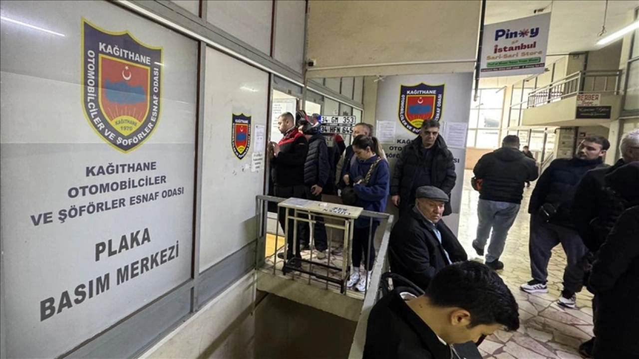 İstanbul'daki plaka basım merkezlerinde yoğunluk yaşanıyor