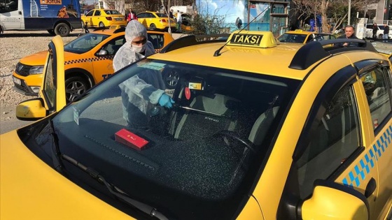 İstanbul'daki taksiler koronavirüse karşı dezenfekte ediliyor