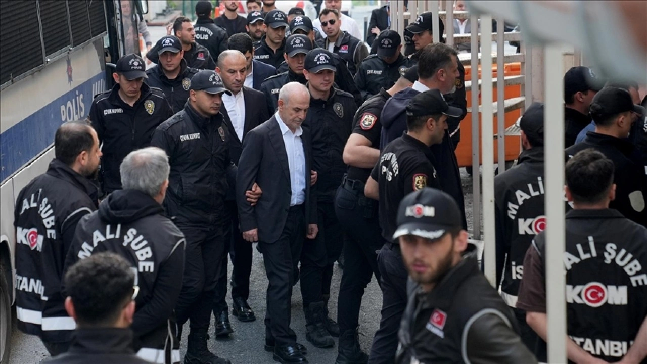 İstanbul'daki yolsuzluk soruşturmalarında gözaltına alınan 38 kişi adliyede