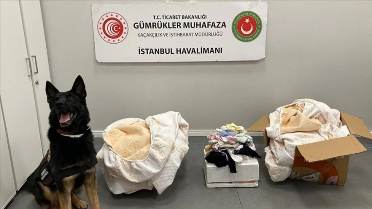 İstanbul Havalimanında bebek kıyafetine emdirilmiş 14,9 kilogram uyuşturucu bulundu