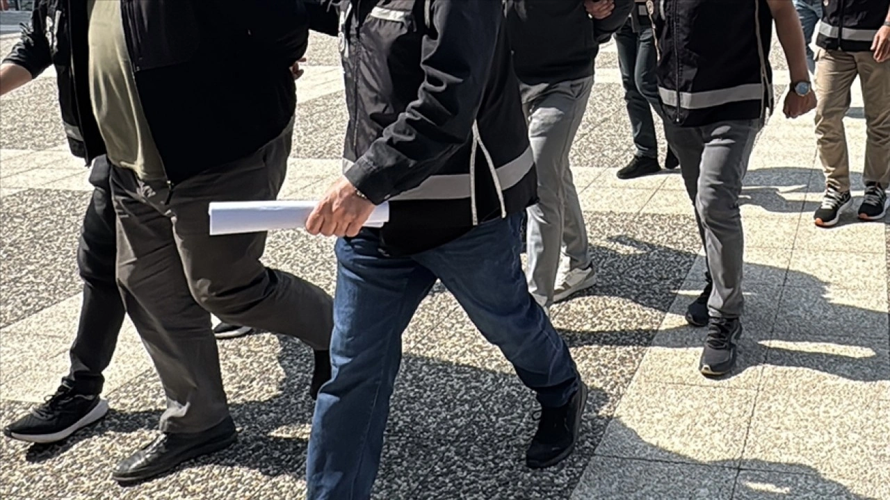 İstanbul merkezli 11 ilde FETÖ/PDY operasyonunda 10 zanlı tutuklandı