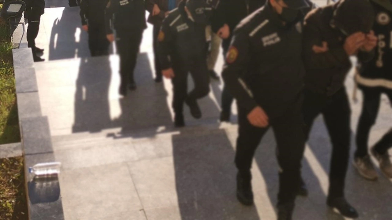 İstanbul merkezli suç örgütü operasyonunda 12 şüpheli tutuklandı