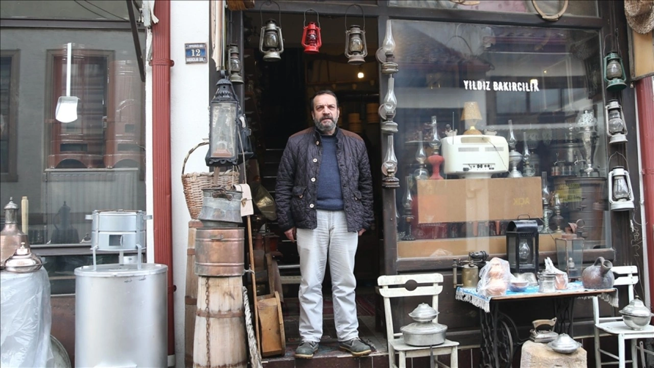 İstanbul'u bırakıp "huzur" için geldiği Kastamonu'da zamanın tanıklığını yapıyor