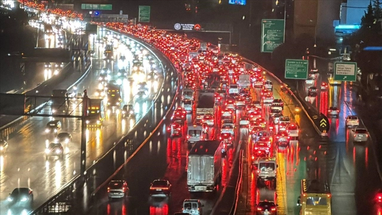 İstanbul'un bazı bölgelerinde yağmur etkili oluyor