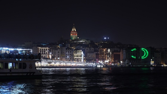 İstanbul'un sembolleri Yeşilay Haftası için ışıklandırıldı