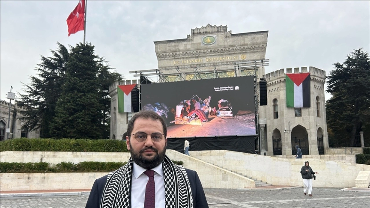 İstanbul Üniversitesi, kurduğu dev ekranla Gazze'nin sesini Beyazıt'tan duyurdu