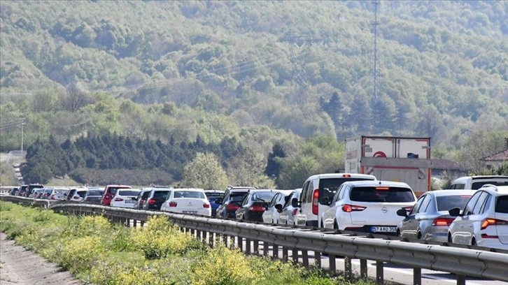 İstanbul ve Ankara'da trafik yoğunluğunu azaltmak için kamyon, çekici ve tankerlere trafik yasağı