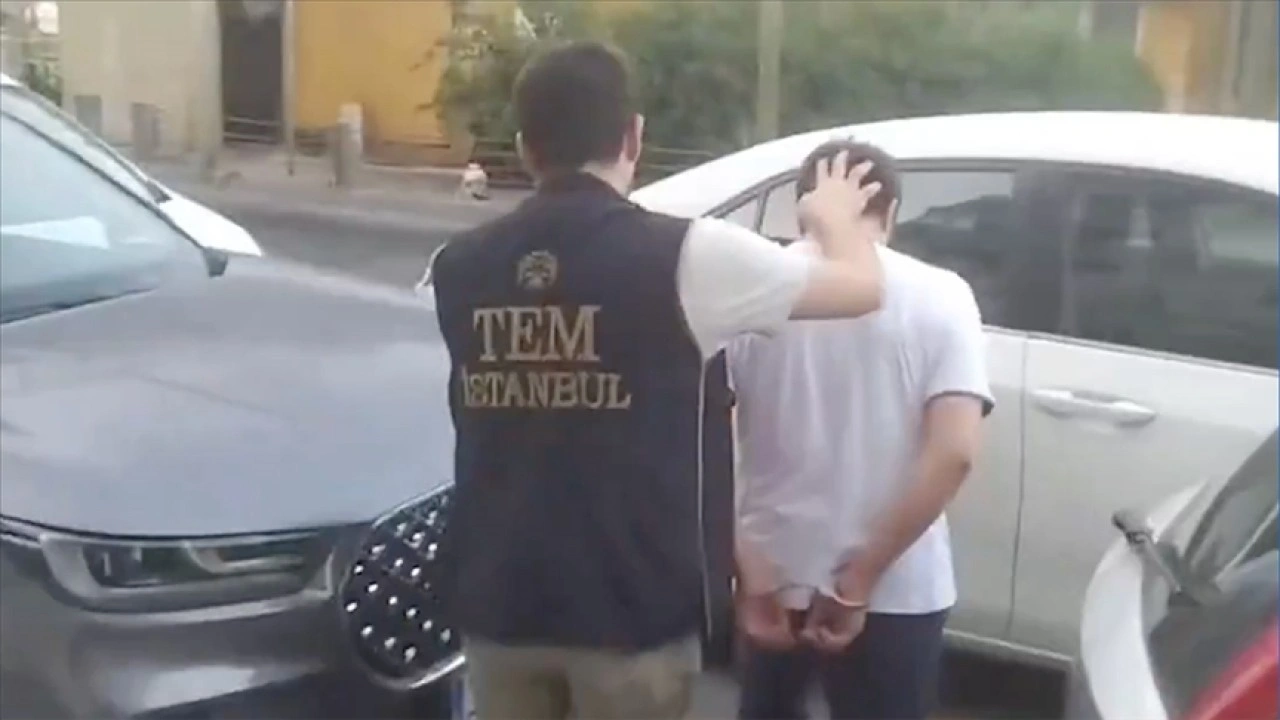 İstanbul ve İzmir merkezli 64 ildeki FETÖ operasyonunda 306 şüpheli yakalandı