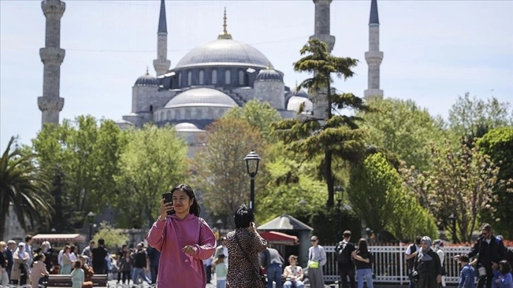 İstanbul’a dünyanın dört bir yanından turist akıyor