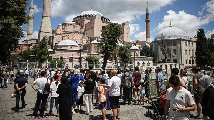 İstanbul'a eylülde gelen turist sayısı 2021'in aynı ayına göre yüzde 64 arttı