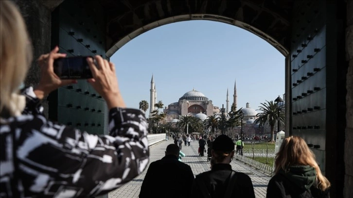 İstanbul'a haziranda gelen turist sayısı 2021'in aynı ayına göre yüzde 115 arttı