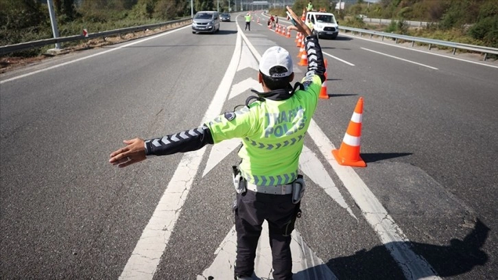 İstanbul'da 23 Nisan kutlamaları dolayısıyla pazar günü bazı yollar trafiğe kapatılacak