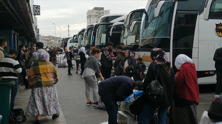 İstanbul'da ara tatil dönüşü otogardaki haraketlilik arttı