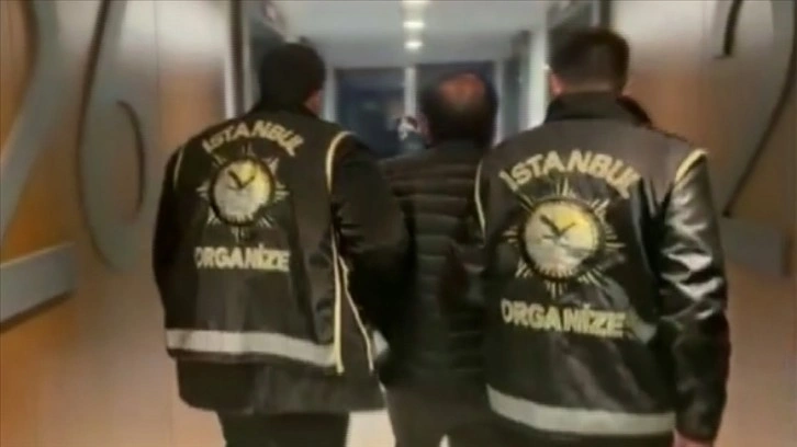 İstanbul'da firari FETÖ üyelerine yönelik operasyonda 21 şüpheli yakalandı