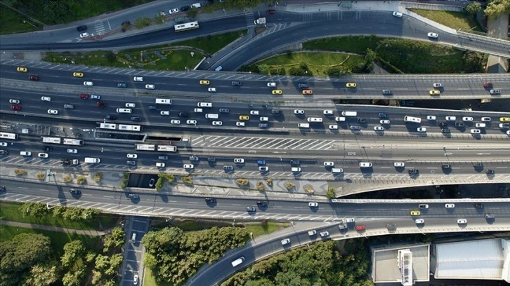 İstanbul'da haftanın ilk günü trafik yoğunluğu yaşanıyor