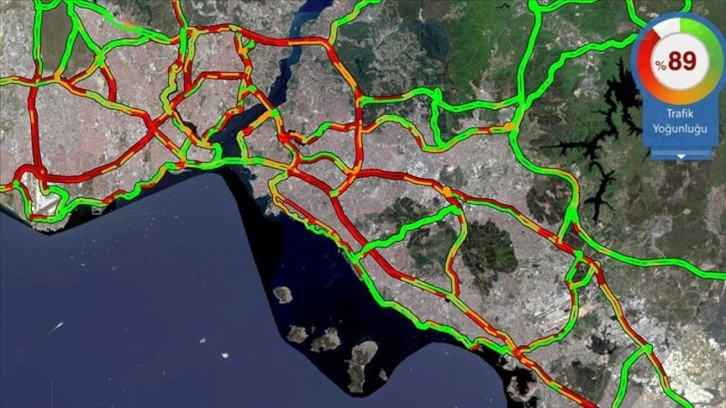 İstanbul'da haftanın son gününde trafik yoğunluğu yüzde 90'a çıktı