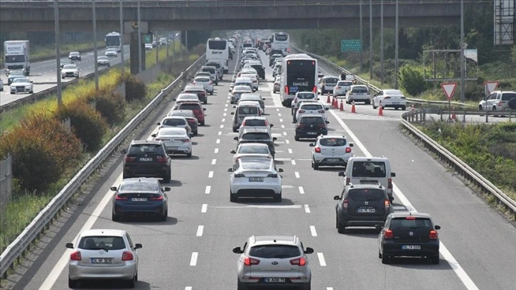 İstanbul'da haftanın üçüncü iş günü trafik yoğunluğu