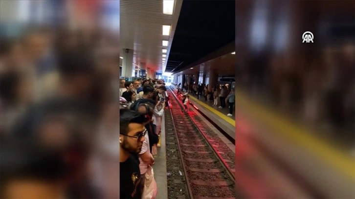 İstanbul'da iki metro hattında arıza yaşandı