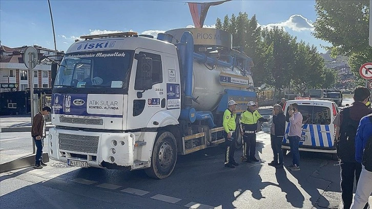 İstanbul'da İSKİ'ye ait vidanjörün çarptığı abla-kardeş yaralandı