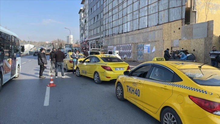 İstanbul'da polislerden taksi denetimi