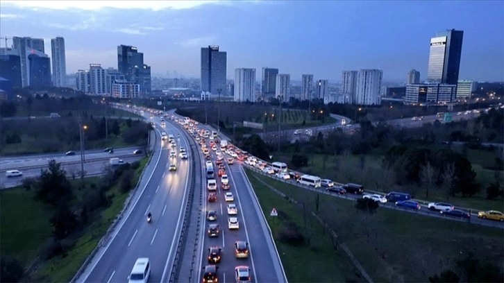 İstanbul'da ramazanın ilk iftarı öncesi trafik yoğunluğu yüzde 74'e çıktı