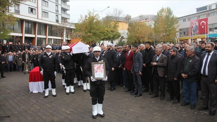 İstanbul'da şehit olan polis memuru Lütfü Baykar memleketi Bitlis'te son yolculuğuna uğurl