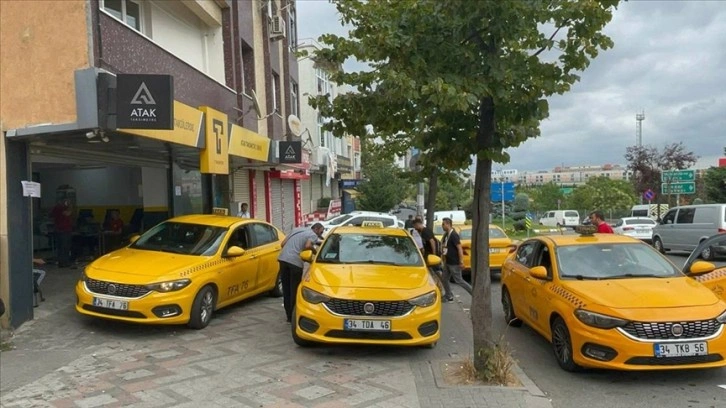 İstanbul'da taksiciler yeni tarife için taksimetre cihazlarını güncelliyor